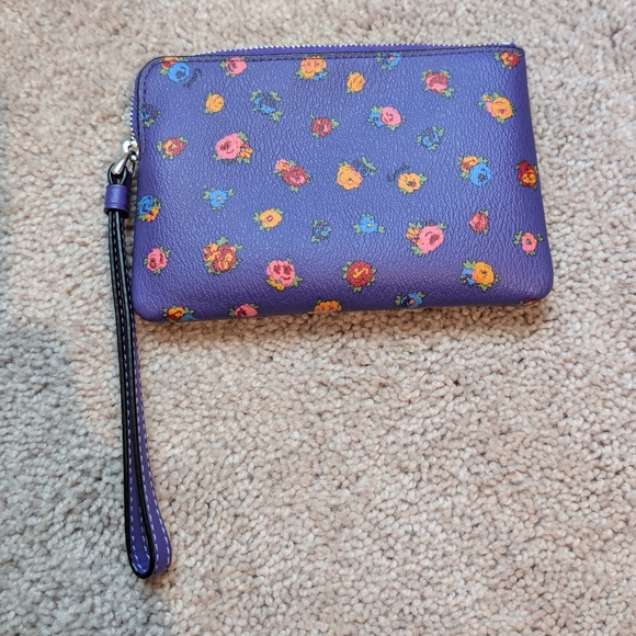 Coach Wristlet - Picture 3 of 3